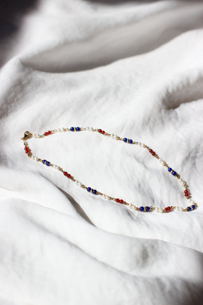 Collier ras du cou vintage en or 18 carats avec perles de culture, cornaline et lapis-lazuli