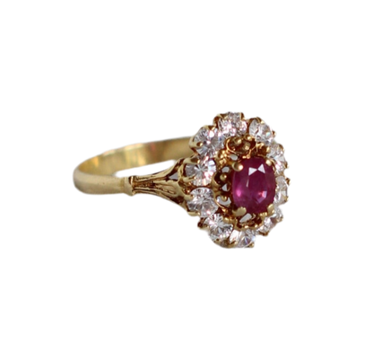 Bague "Entourage" en or 18 carats, rubis cerise et zircons cubiques