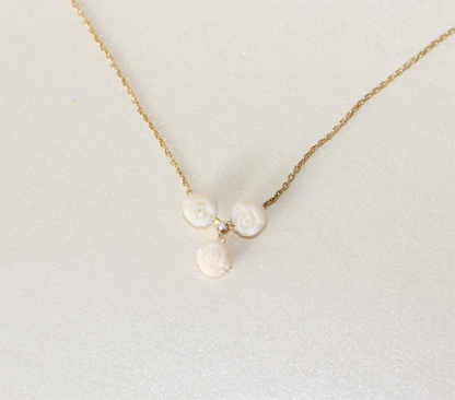 18K Yellow Gold Necklace with Natural Coral Roses and Central Diamond