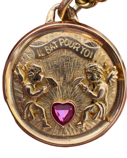 Charm rare en or 18 carats "Il bat pour toi" des Chérubins des années 60