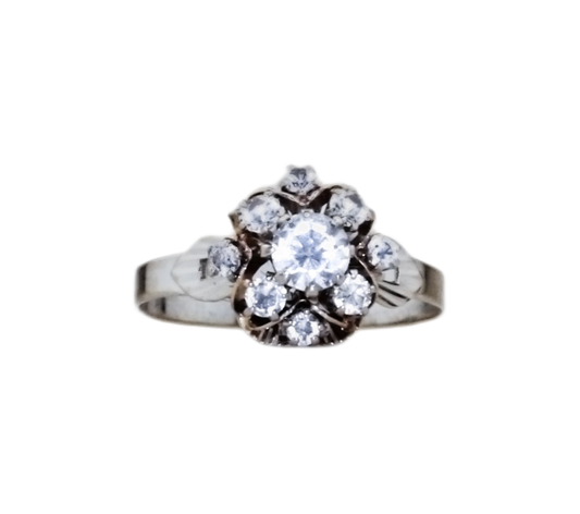 Exquisite Daisy-shaped white gold ring