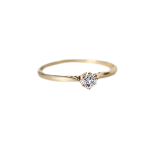 Vintage 1960s Solitaire Ring in 18k Yellow Gold – Handmade Filigree Detail – Brilliant Cut Diamond ~0.20ct