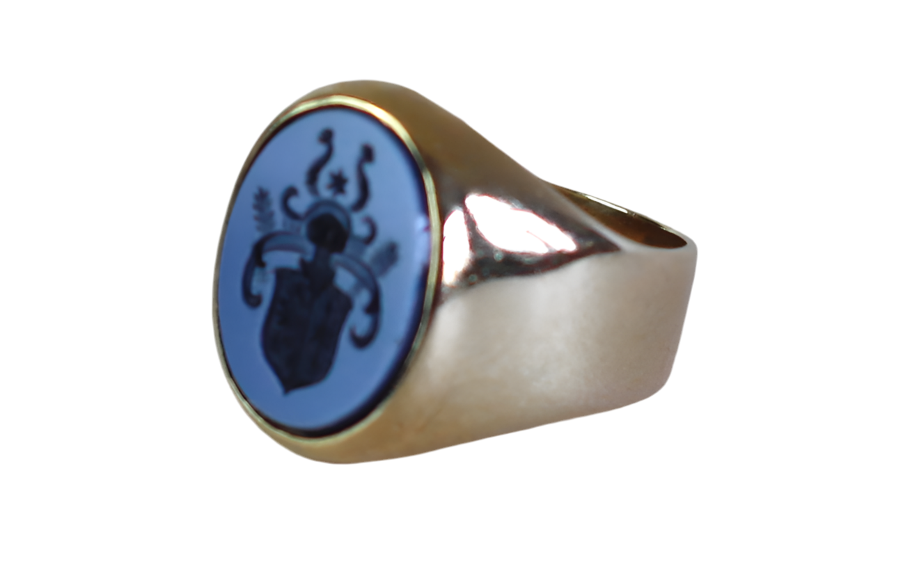 Vintage Signet Ring in Solid 333 Gold and Blue Agate Intaglio