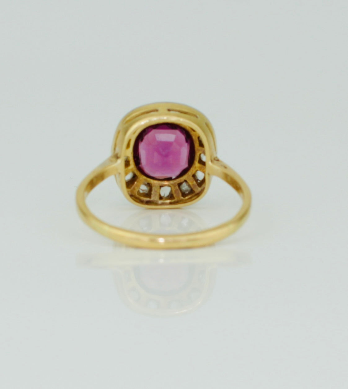 Bague Pompadour exceptionnelle en grenat rose ±2 carats en or 18 carats