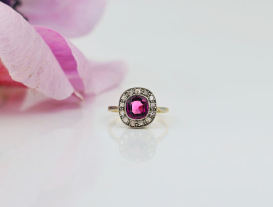 Exceptional +- 2carats Pink Garnet, Diamonds Pompadour ring in 18 carats gold