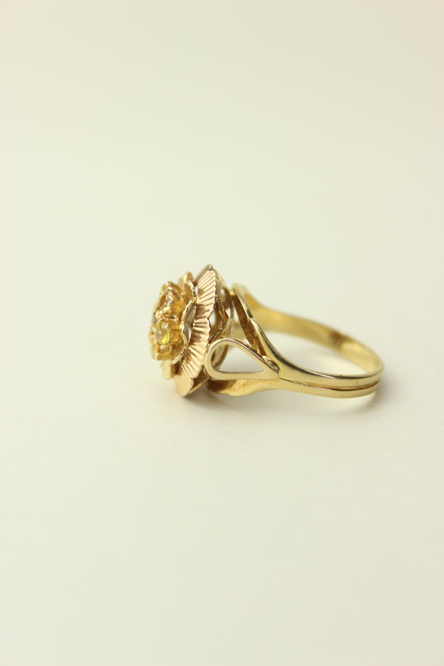 Vintage 1960s 18k Gold Citrines Flower Ring