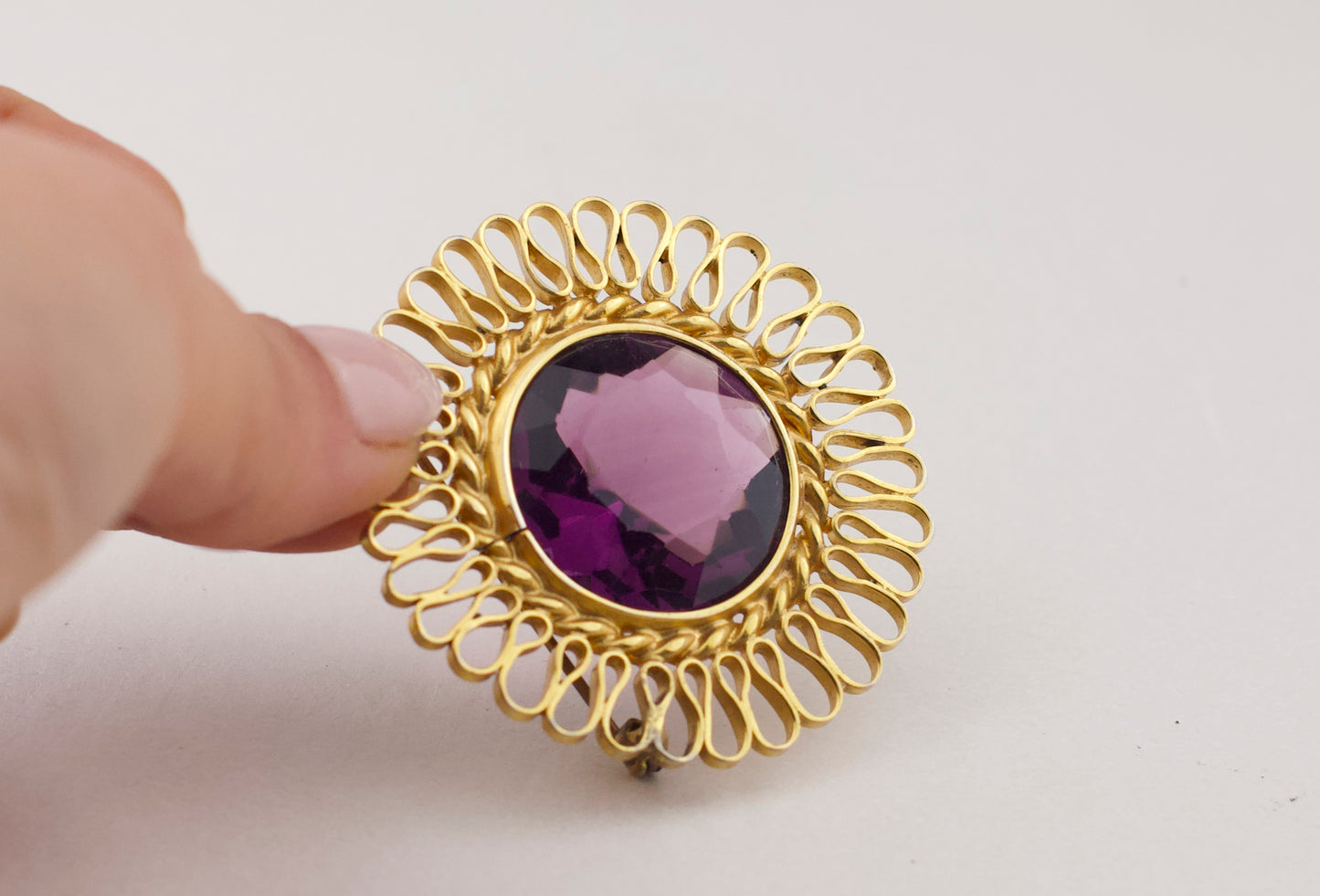 Broche vintage "Soleil" des années 1980 avec verre violet