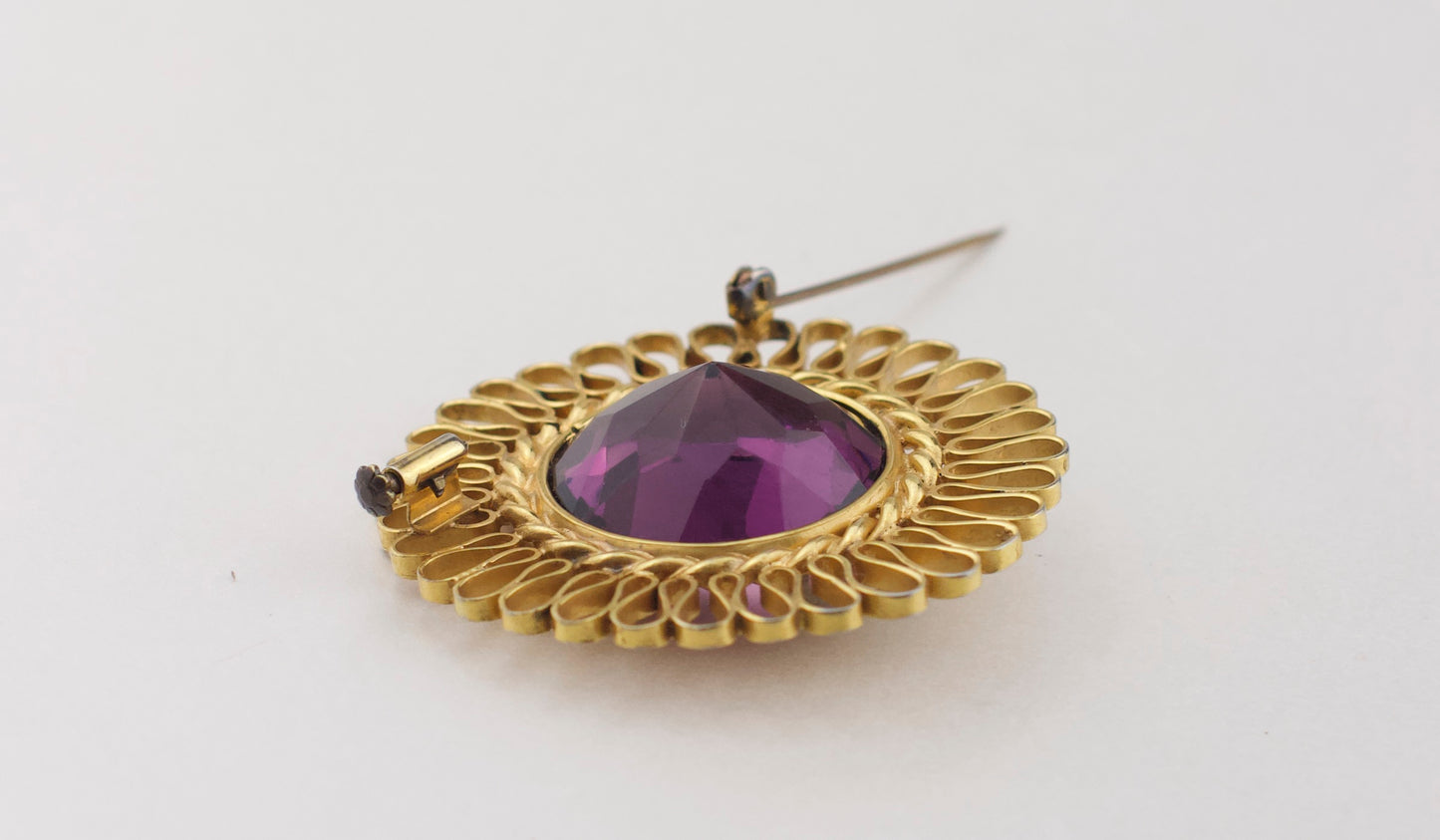 Broche vintage "Soleil" des années 1980 avec verre violet