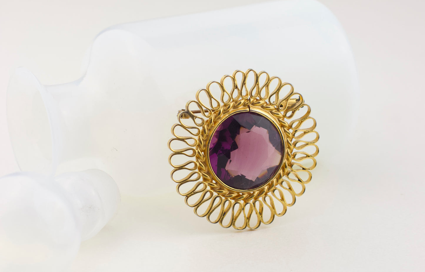 Broche vintage "Soleil" des années 1980 avec verre violet