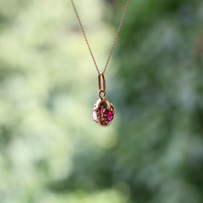 Pendentif vintage rare en or 18 carats des années 1960 avec zircons blancs et rouge framboise