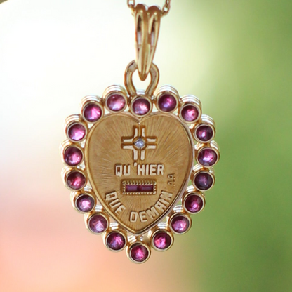 Pendentif Augis "Plus qu'hier, moins que demain" en Or Massif 18 Carats avec Rubis et Diamant