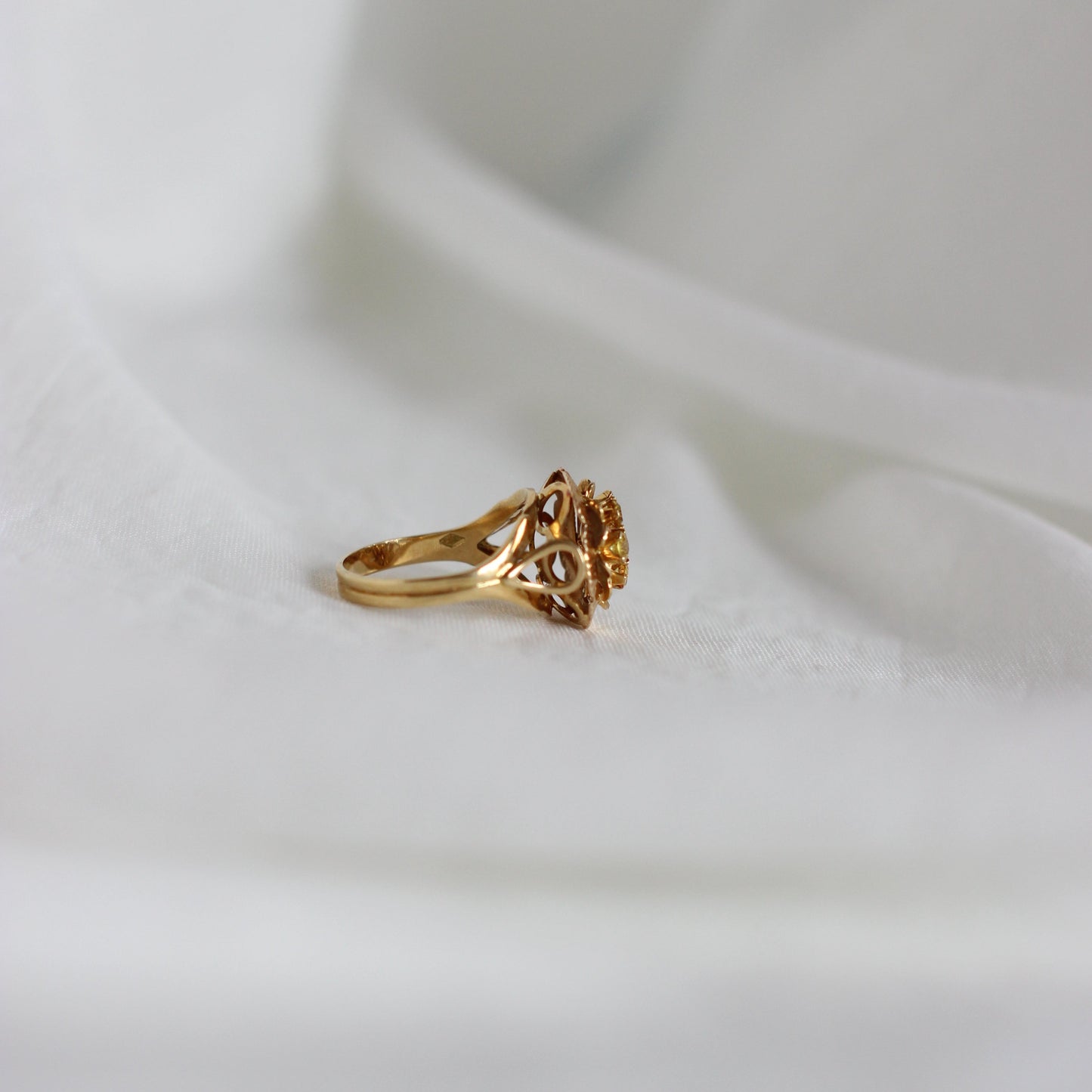 Vintage 1960s 18k Gold Citrines Flower Ring