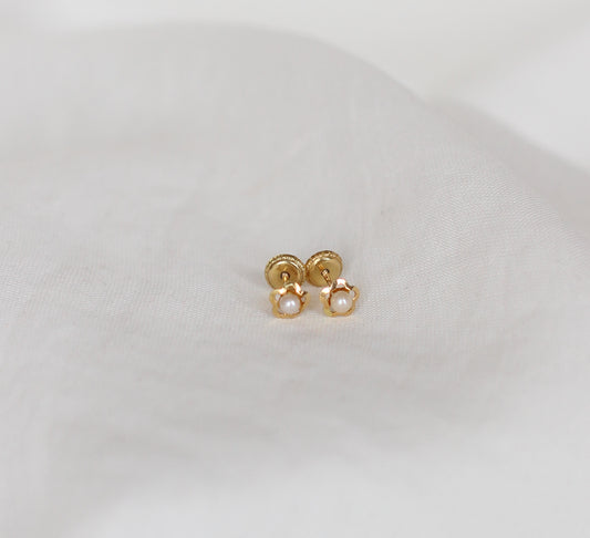 90's Gold 18k Mini Flower Earrings with Pearl Center