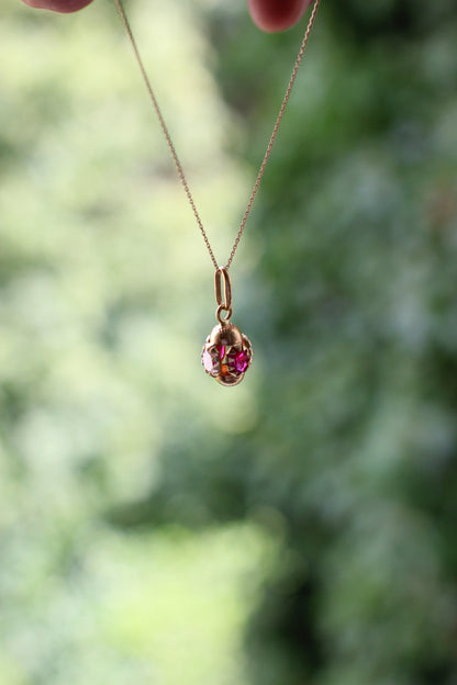 Pendentif vintage rare en or 18 carats des années 1960 avec zircons blancs et rouge framboise