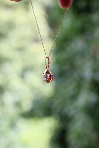 Pendentif vintage rare en or 18 carats des années 1960 avec zircons blancs et rouge framboise