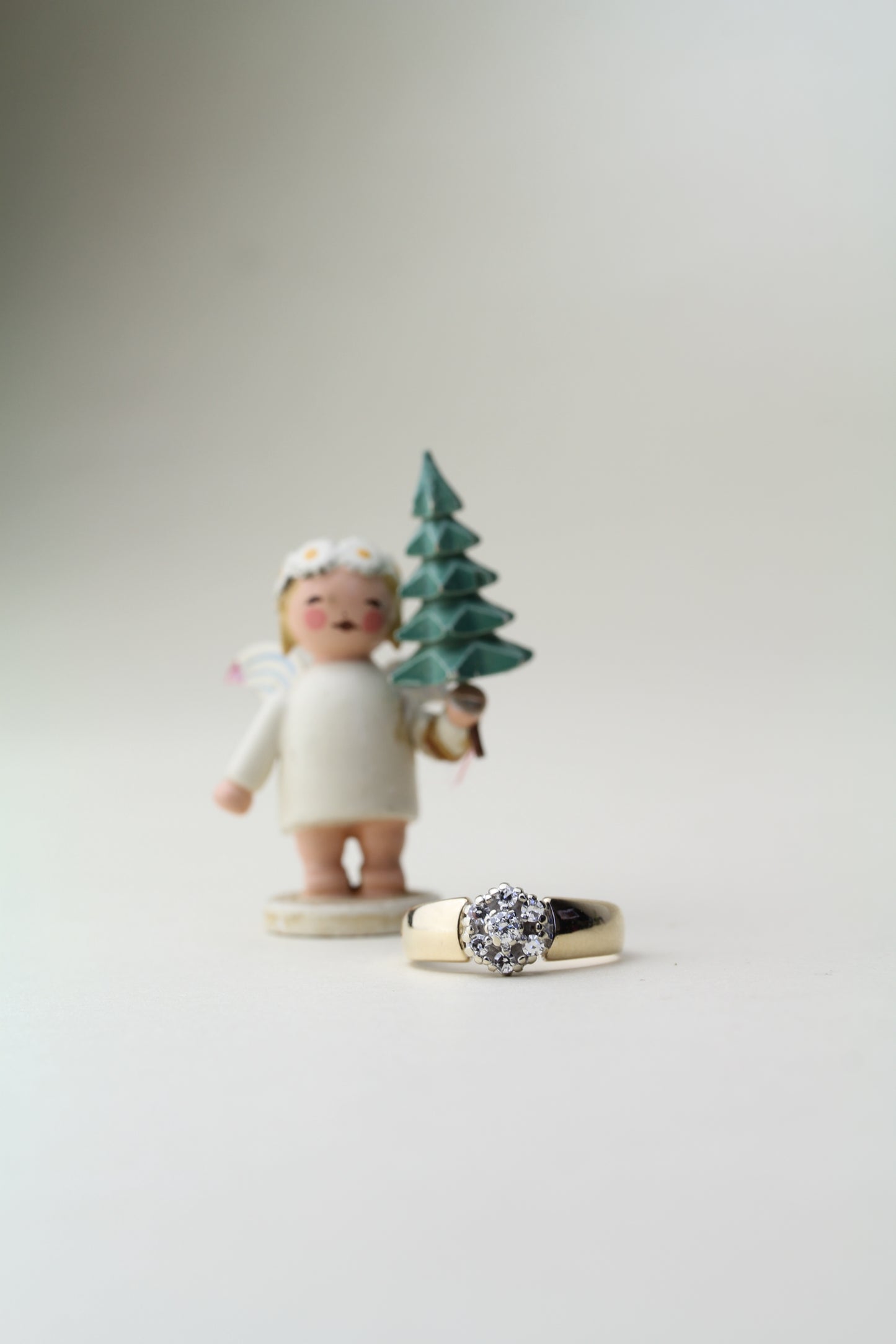 Diamond Flower Ring – Two-Tone Gold (White & Yellow)