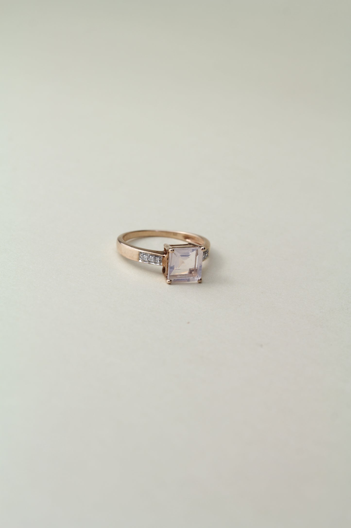 Vendôme Paris – 9K Rose Gold Cocktail Ring with Pink-Lilac Quartz & Diamonds