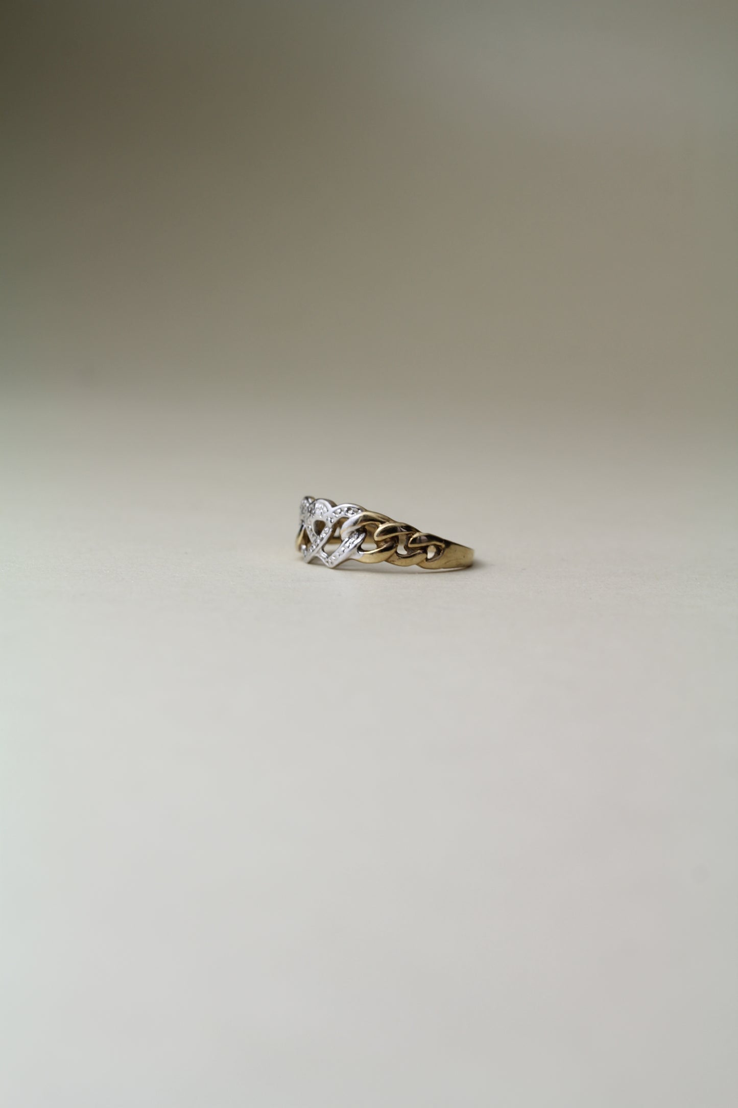 Vintage Intertwined Double Heart Chain-Link Ring in 9K Two-Tone Gold with Diamond