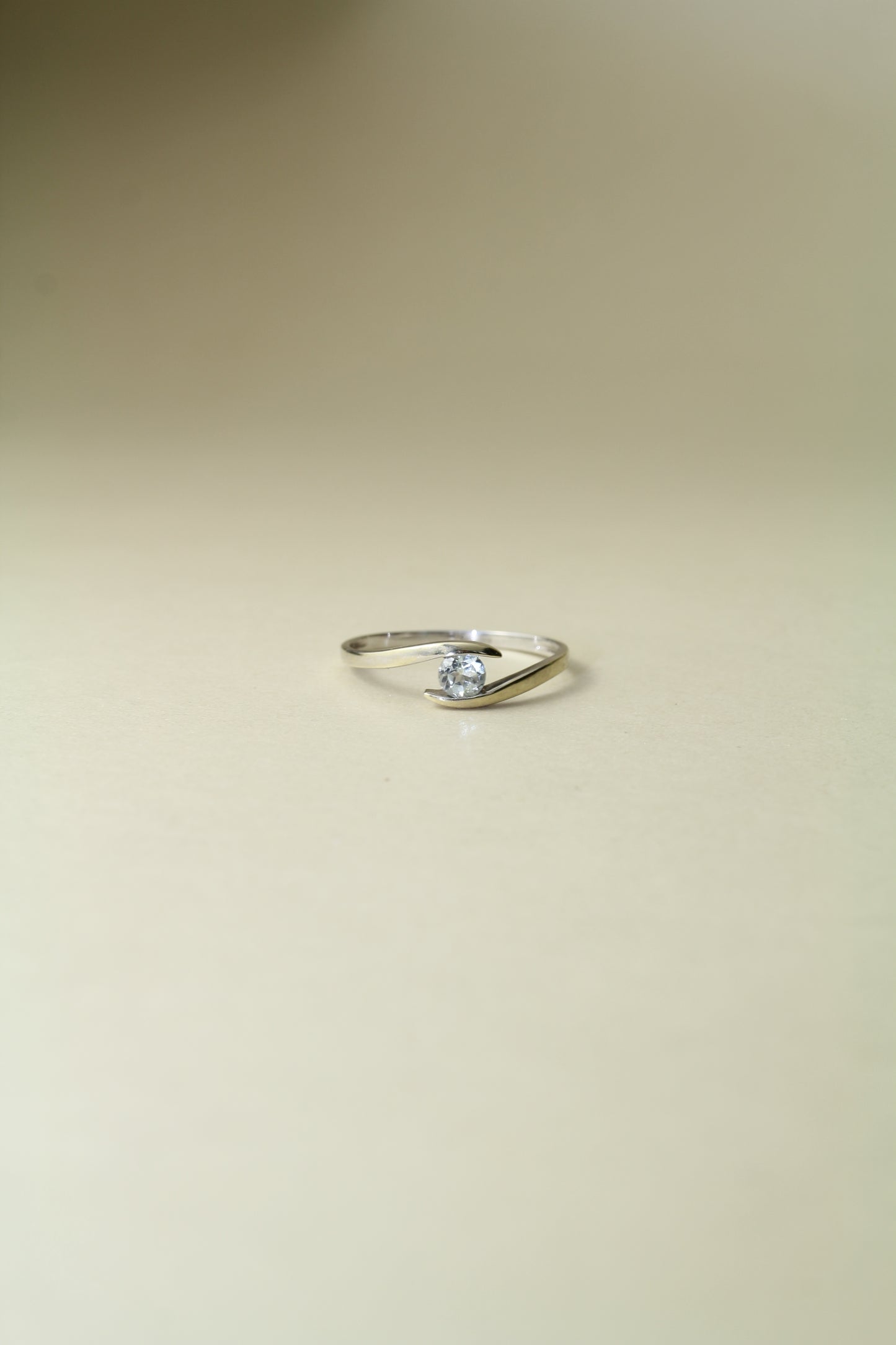 1980s Light Blue Topaz “Eye” Ring in 9k White Gold