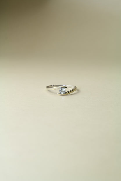 1980s Light Blue Topaz “Eye” Ring in 9k White Gold