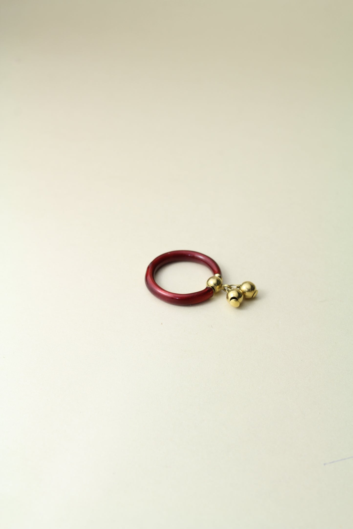 Extraordinary 18K gold charm ring with hand-crafted enamel and sparkling details