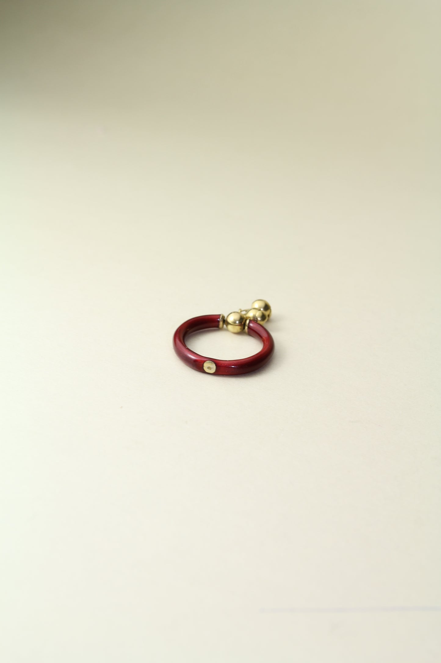 Extraordinary 18K gold charm ring with hand-crafted enamel and sparkling details