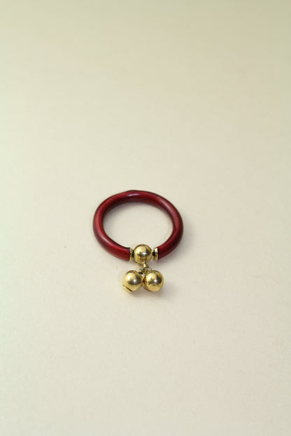 Extraordinary 18K gold charm ring with hand-crafted enamel and sparkling details