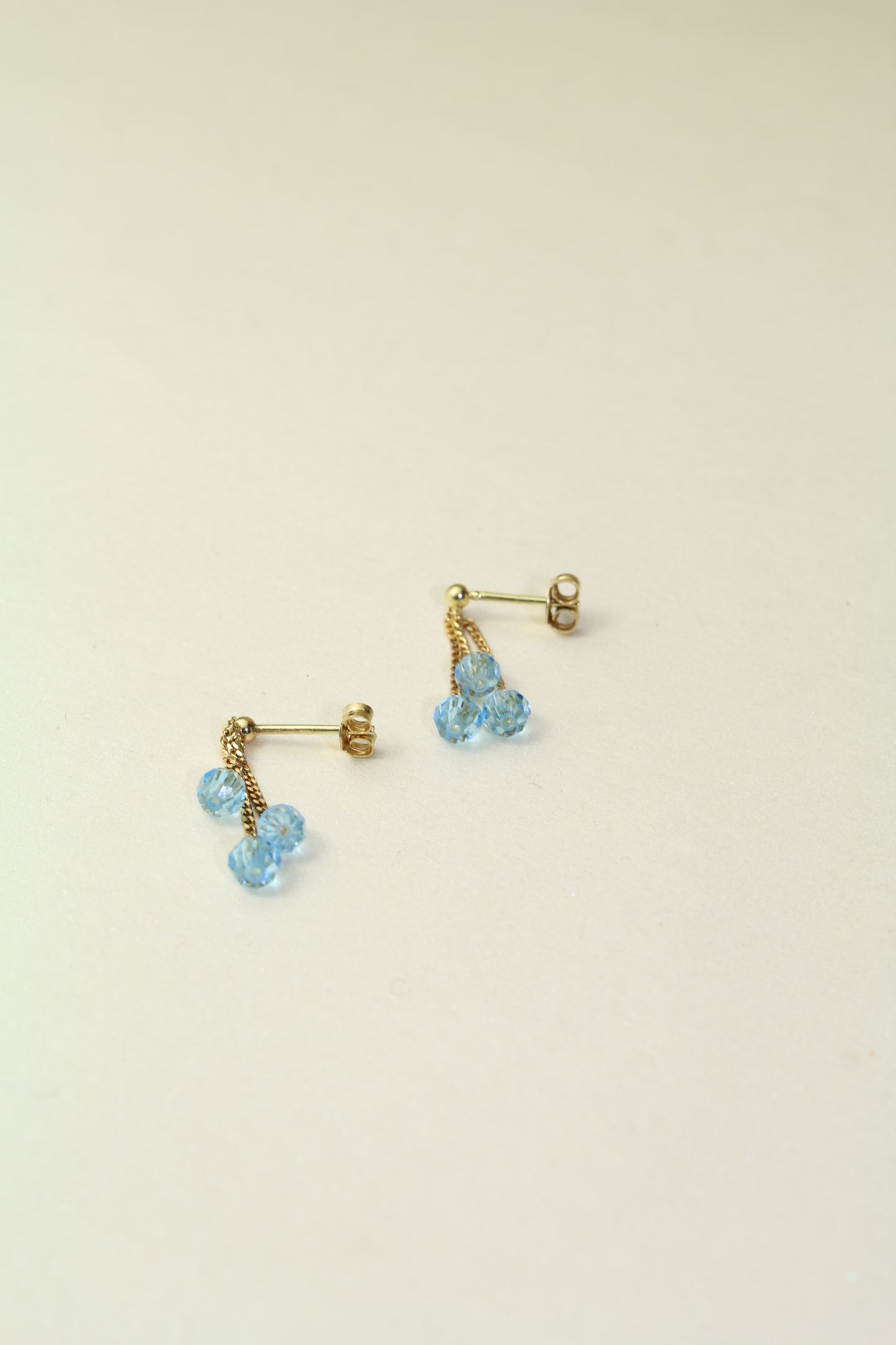 Stunning 1990s 18K Yellow Gold Earrings – delicate sky-blue crystal drops
