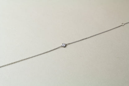 Elegant 9k White Gold Bracelet with Diamond