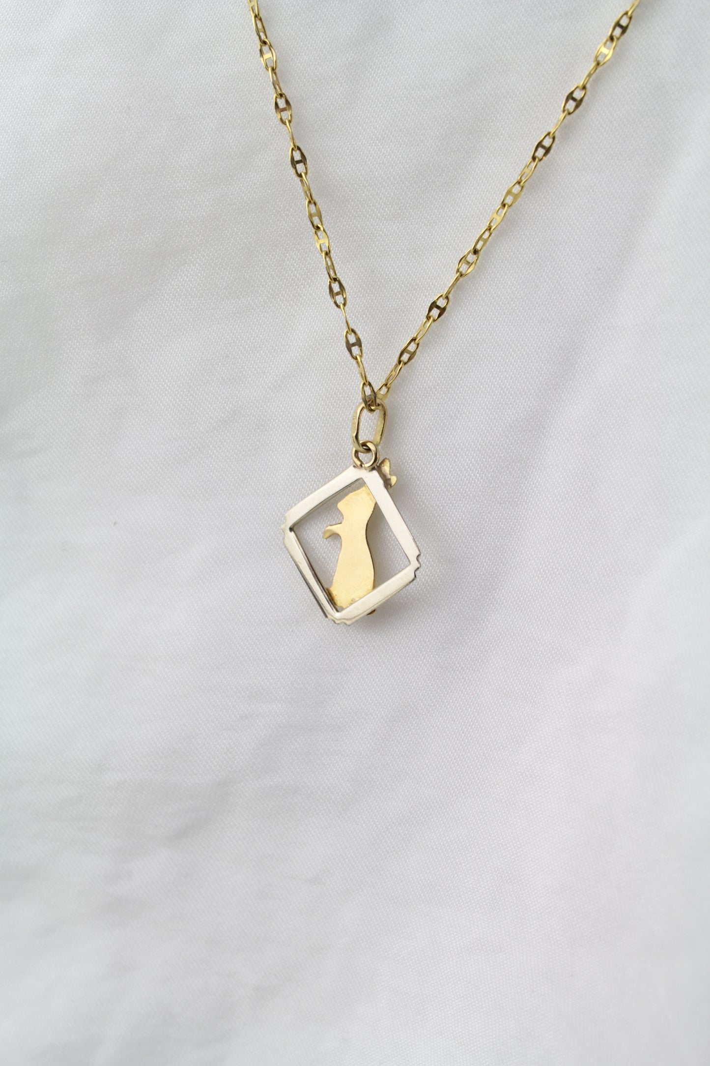 18K Yellow Gold Lucky Rabbit Pendant – Art Deco Era, England – Circa 1920s