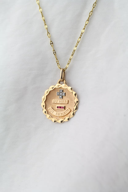 Extra Diamonds Augis 18K Gold "Plus Qu'Hier Moins Que Demain"