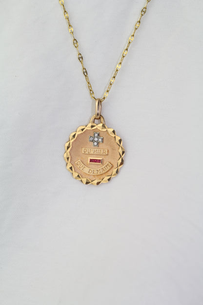 Extra Diamonds Augis 18K Gold "Plus Qu'Hier Moins Que Demain"