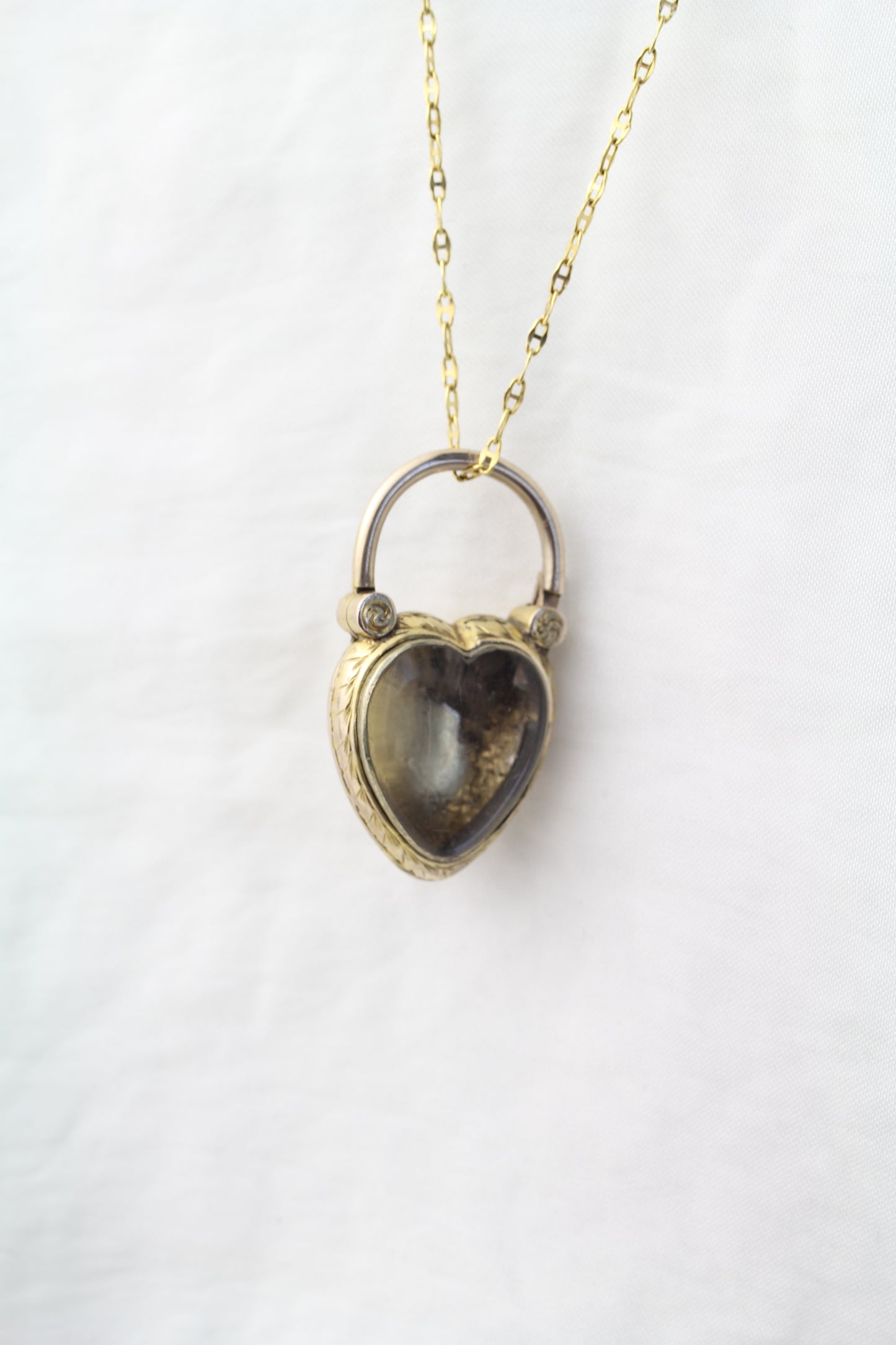 Large Victorian Heart-Shaped Garnet Padlock – Circa 1860 – Romantic 8ct Gold Antique