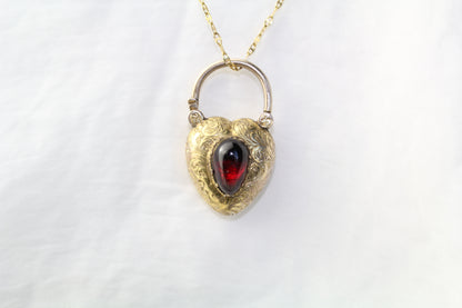 Large Victorian Heart-Shaped Garnet Padlock – Circa 1860 – Romantic 8ct Gold Antique