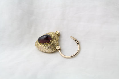 Large Victorian Heart-Shaped Garnet Padlock – Circa 1860 – Romantic 8ct Gold Antique