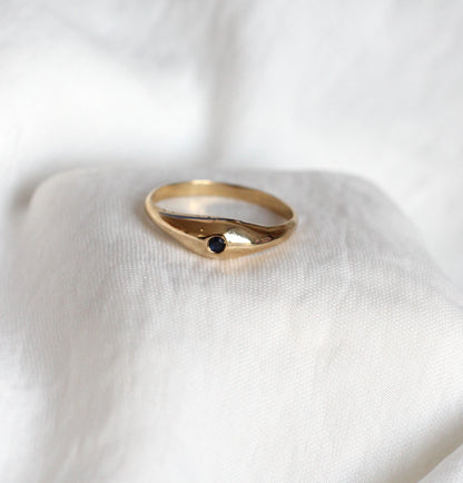 Vintage 18k Yellow Gold Ring with Sapphire