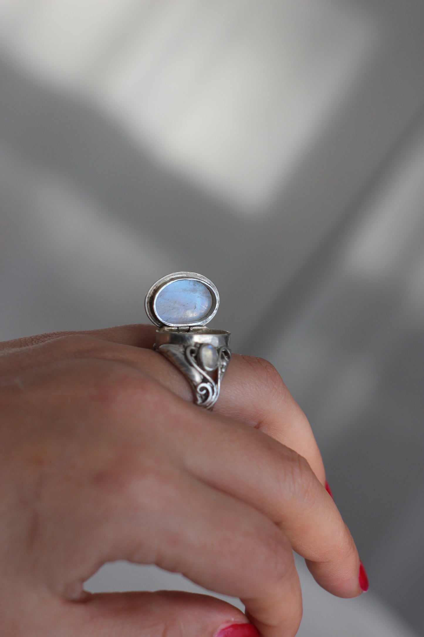 Bague « Poison » en argent sterling au design oriental avec pierres de lune