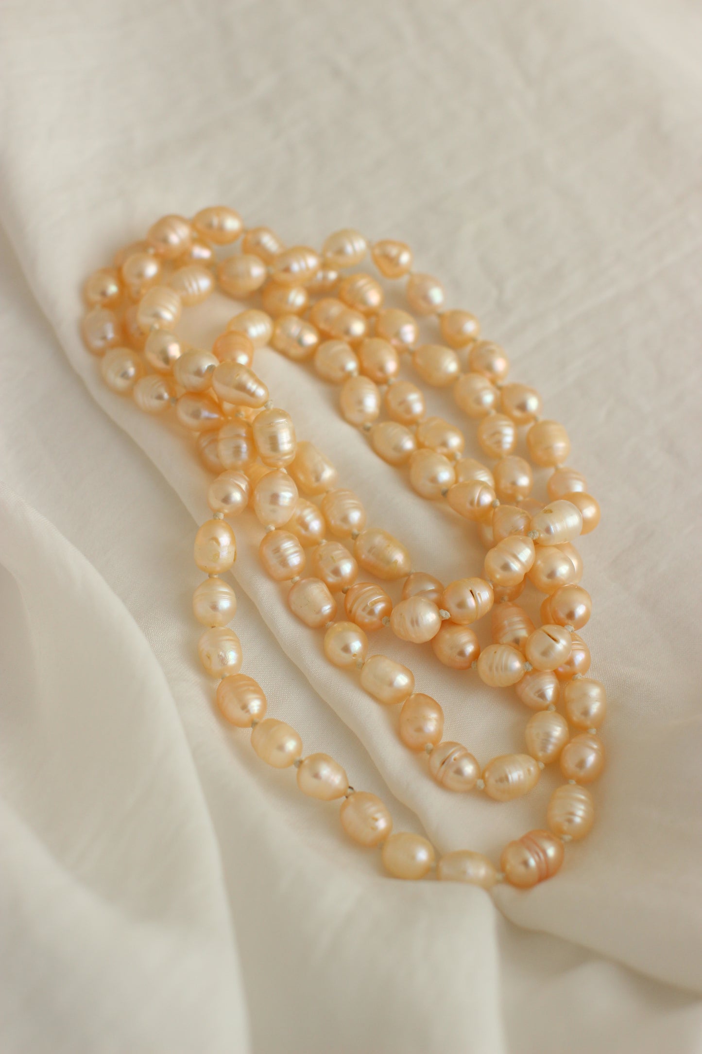 Collier long en perles naturelles