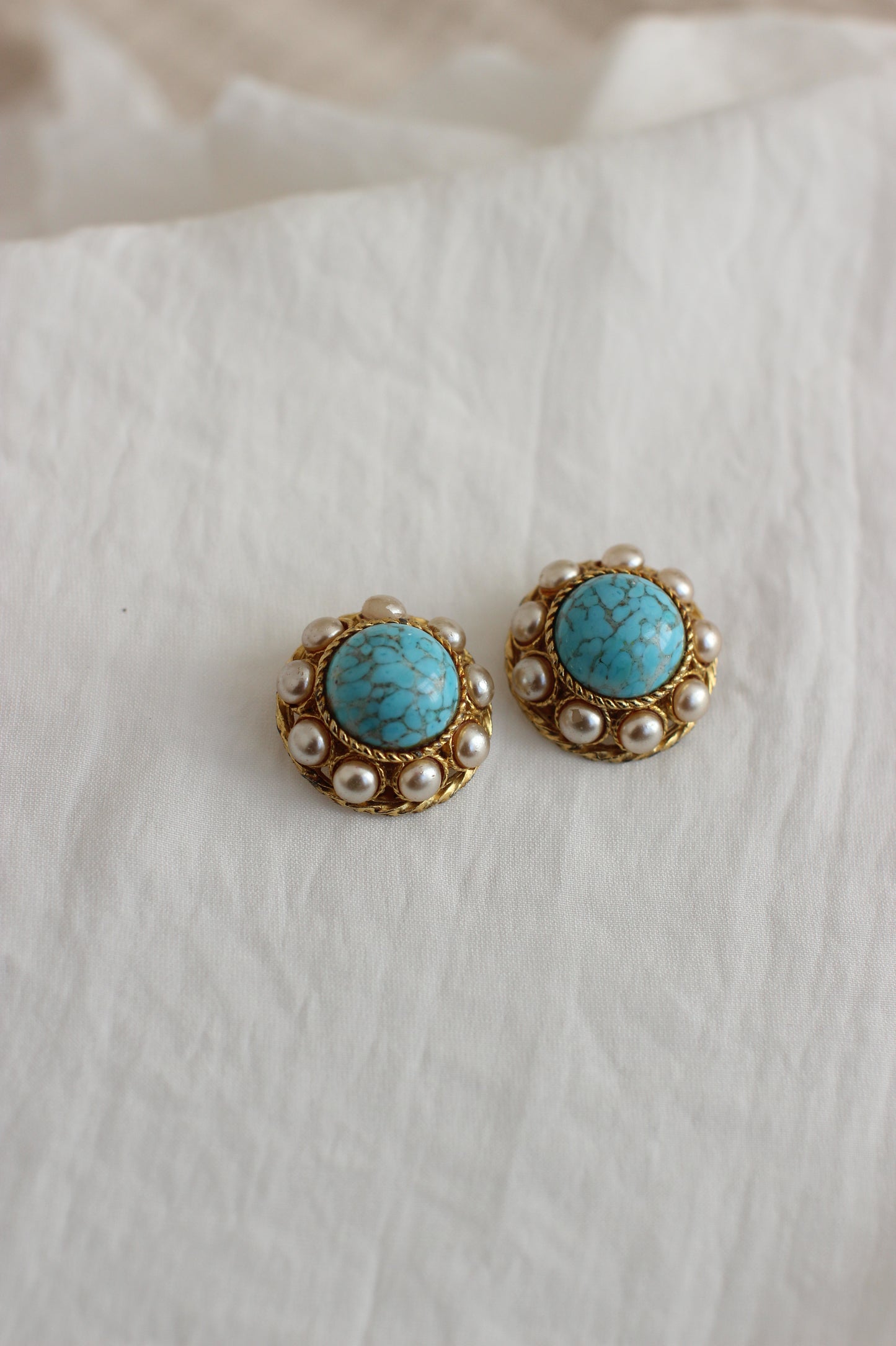 Vintage Clips Earrings with Faux-pearls