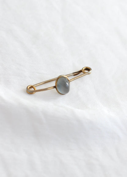 Vintage Elegant Cabochon Chalcedony Brooch