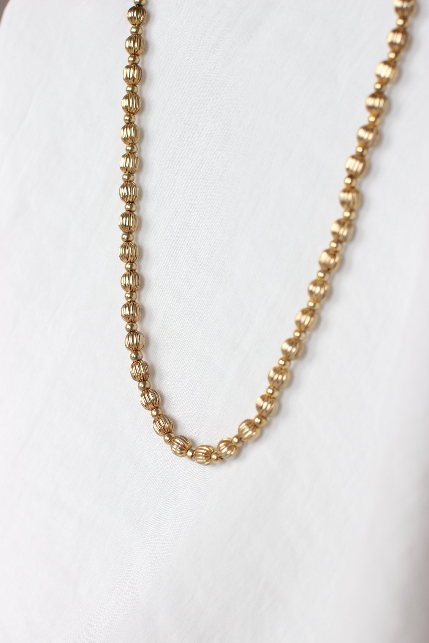 Vintage Chic 1980s golden pearl necklace