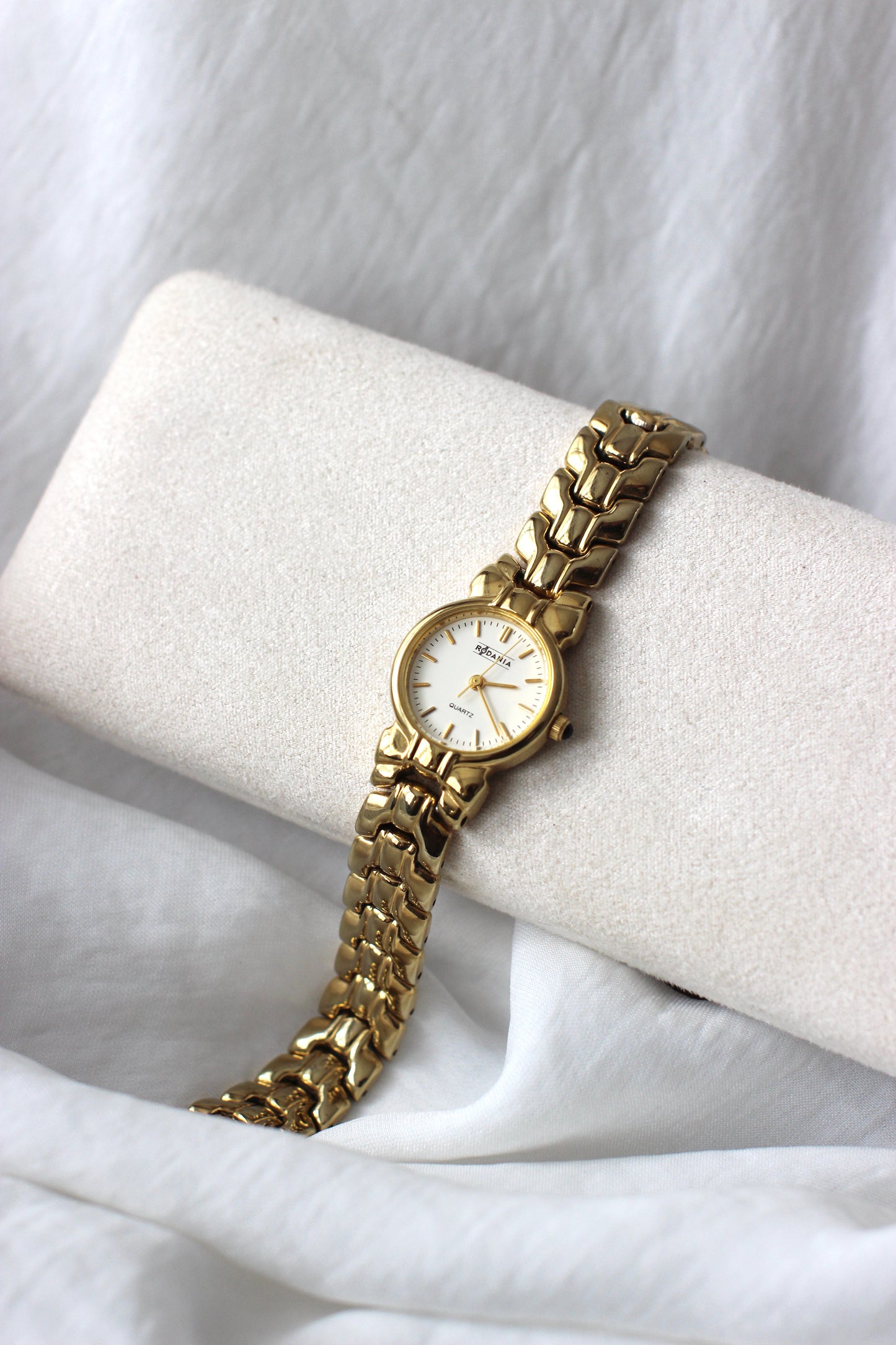 Vintage 1980s 🎀 bows Rodania Watch with Gold Tone