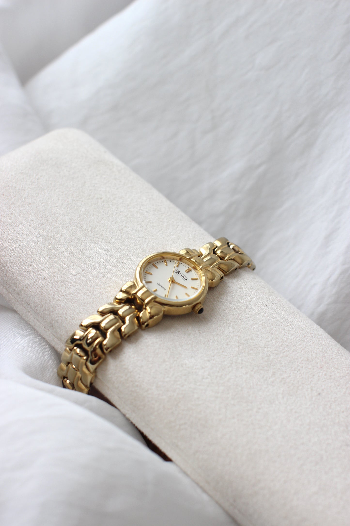 Vintage 1980s 🎀 bows Rodania Watch with Gold Tone