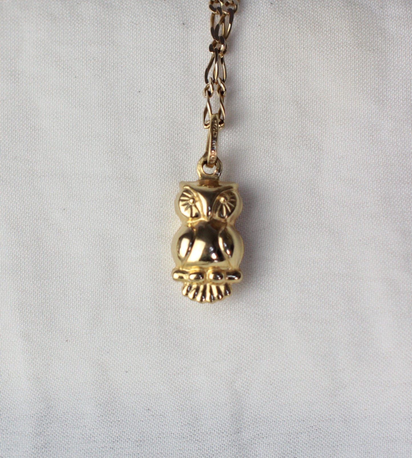 18k Gold Owl Pendant with Exquisite 90s Detailing