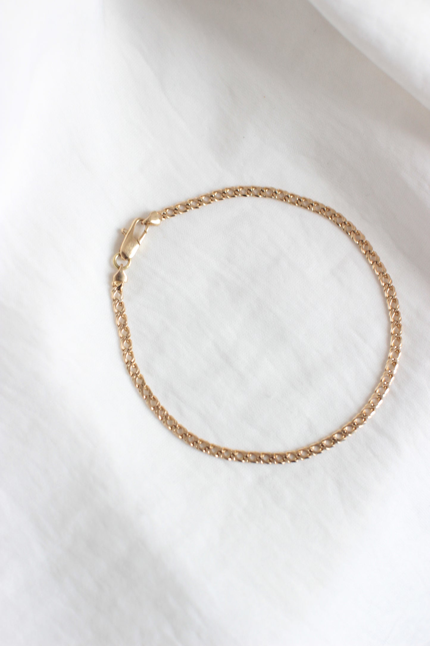 18k Solid Gold 1960s Flat Curb Link Bracelet