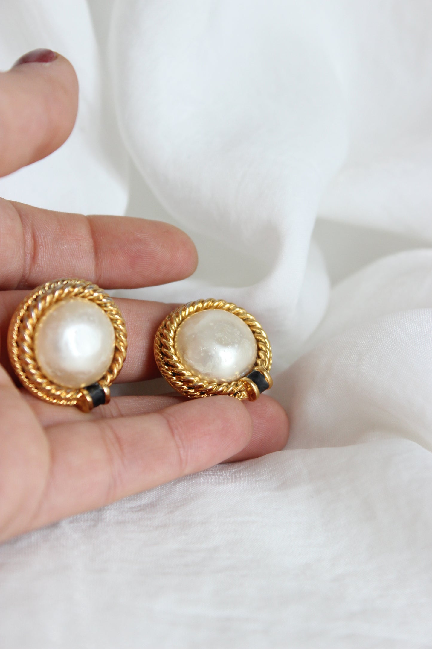 CHANEL 1980's Faux pearls Clip-On Earrings