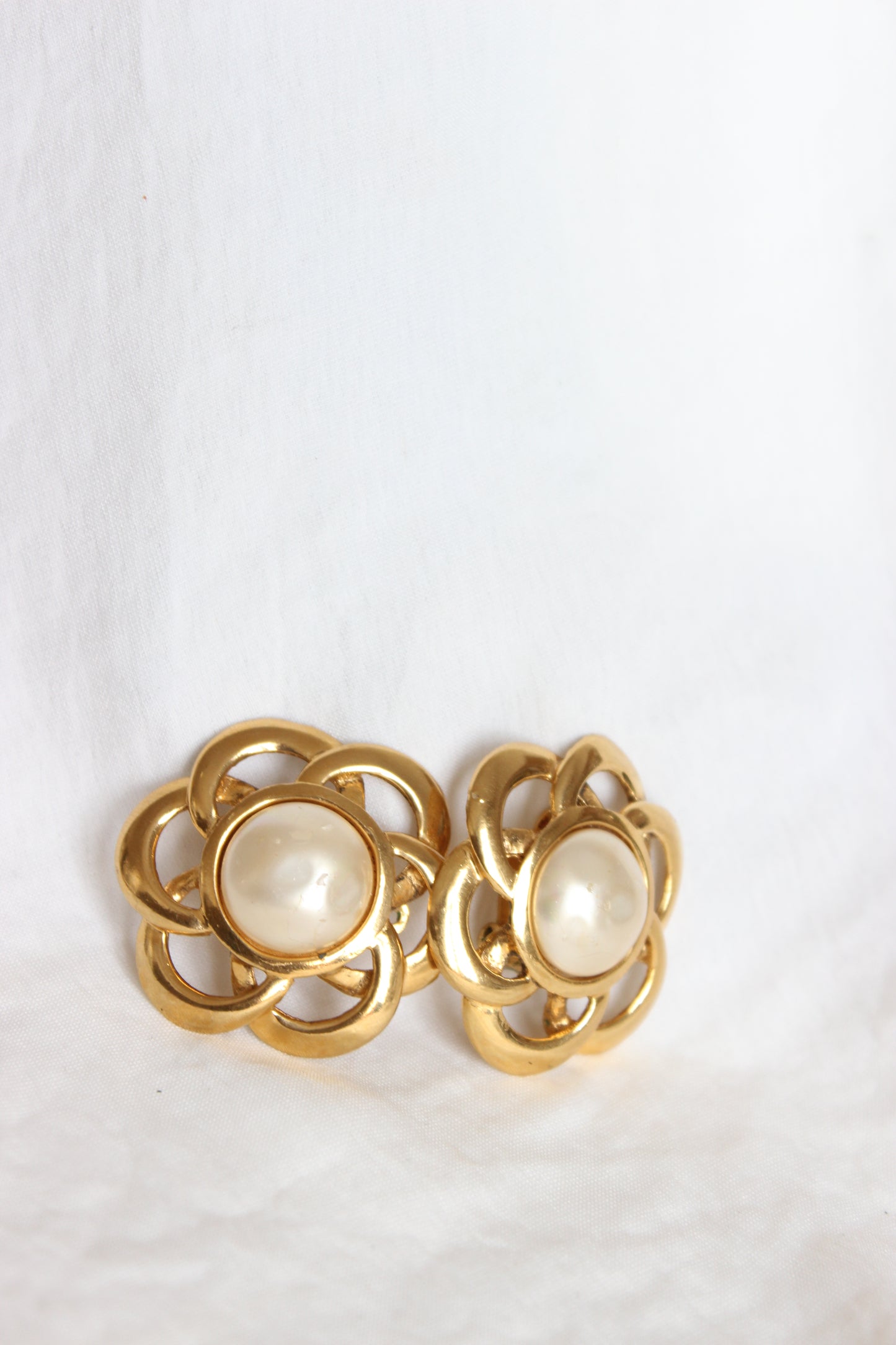 1980 CHANEL Camellia Clip-On Earrings – Gold & Faux Pearl, Vintage with Box