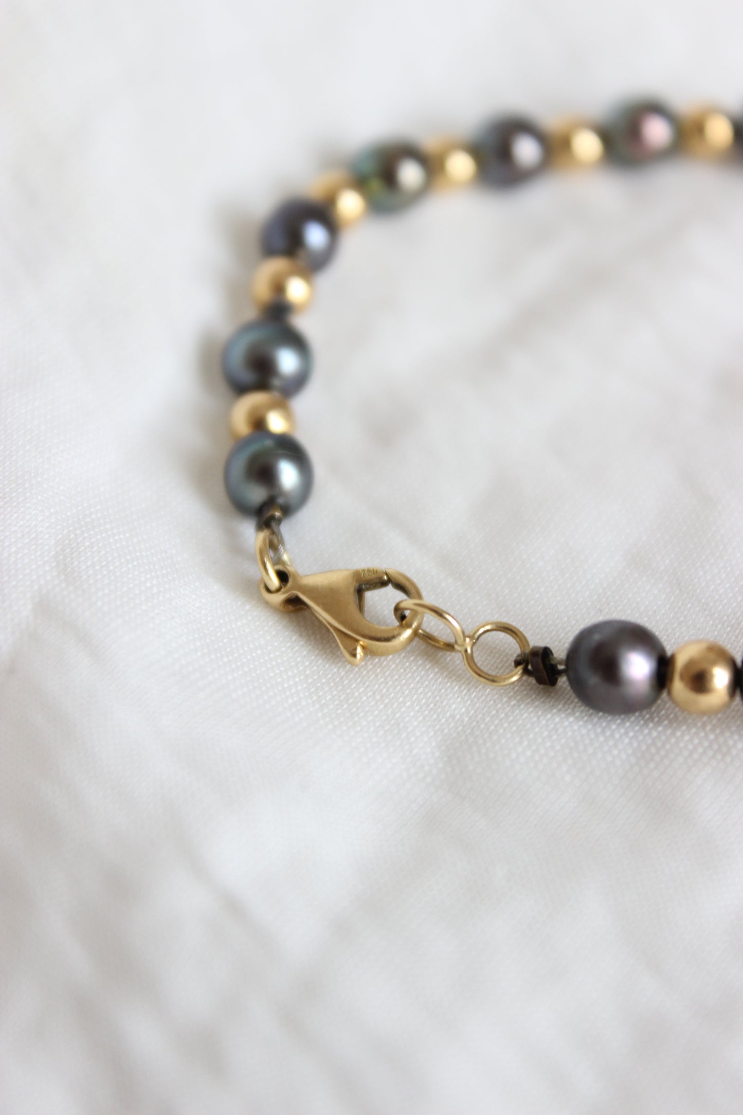 18k Gold & Tahitian Pearl Bracelet from the 70s