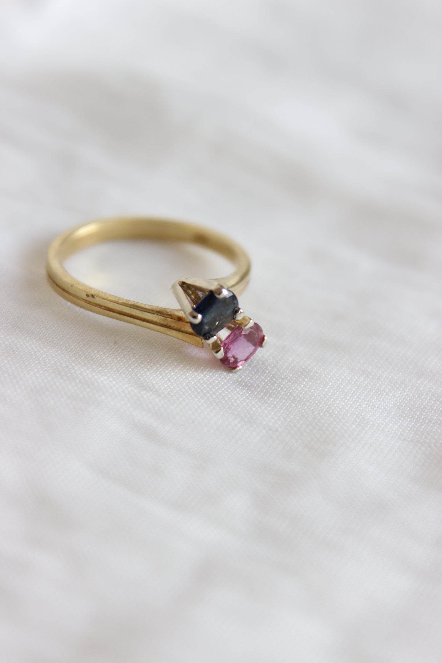 "Toi et Moi" Ring – Pink & Blue Sapphire Duo in 18k White Gold