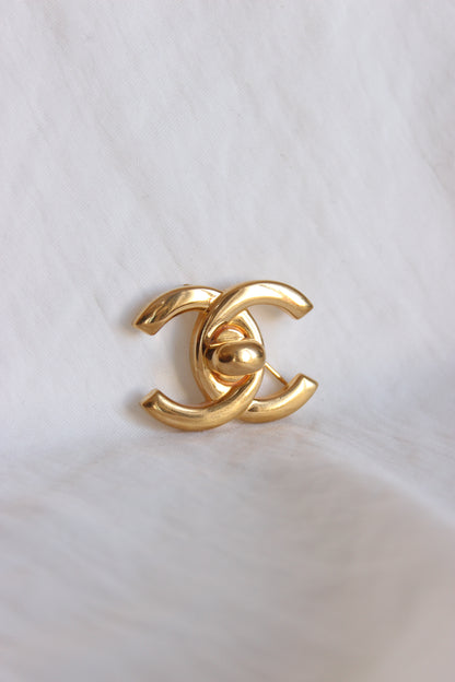 Vintage CHANEL Turnlock Brooch – Iconic 1996 Design in 24K Gold-Plated Metal